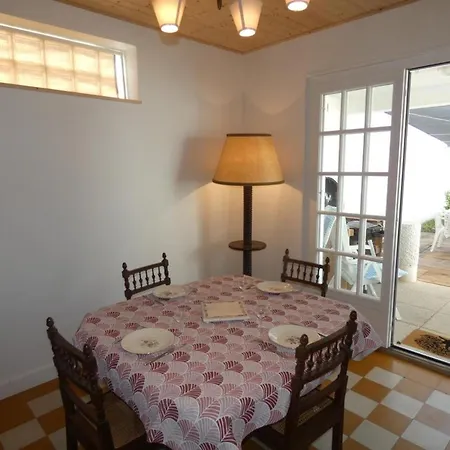 Casa vacanze Maison De à - 6 Personnes, Animaux Admis, Parking - Fr-1-540-283